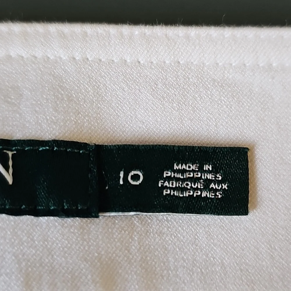 Ralph Lauren Women's‎ White Pants, Below The Knee. Size 10.